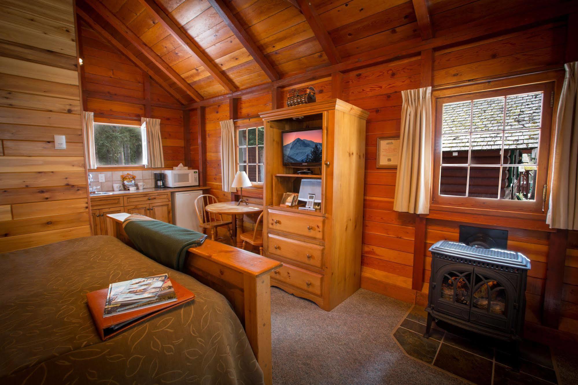 Paradise And Lodge